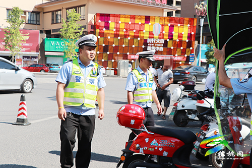 松桃交警大队扎实开展摩托车、电动摩托车交通违法整治工作