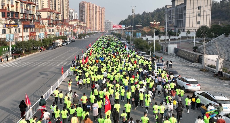 松桃：马拉松激情开跑  活力风采燃动苗乡