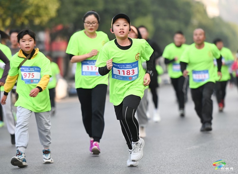 松桃：马拉松激情开跑  活力风采燃动苗乡