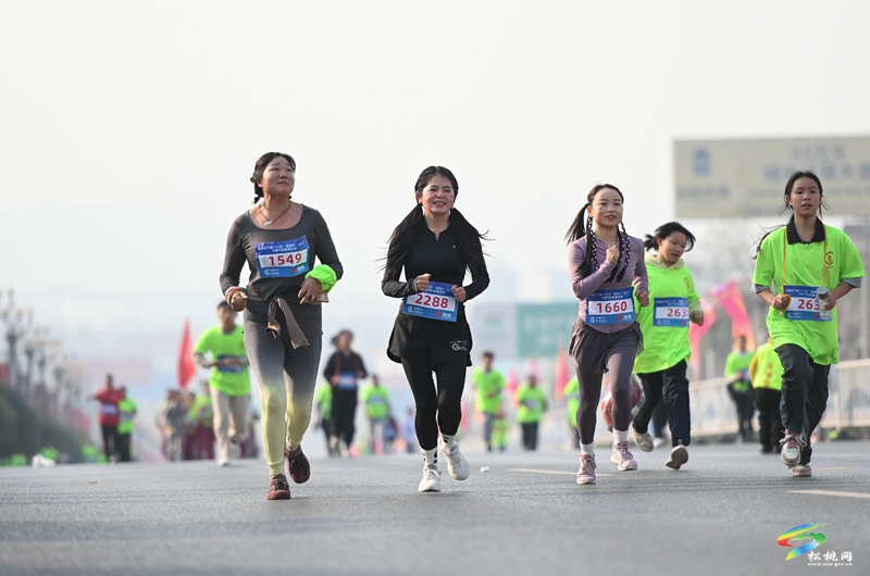 松桃：马拉松激情开跑  活力风采燃动苗乡