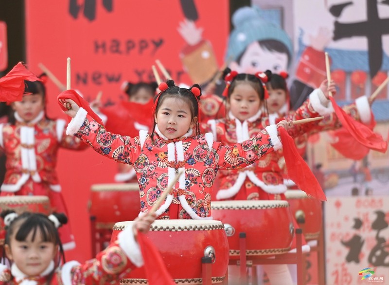 县第三幼儿园：欢喜迎新年