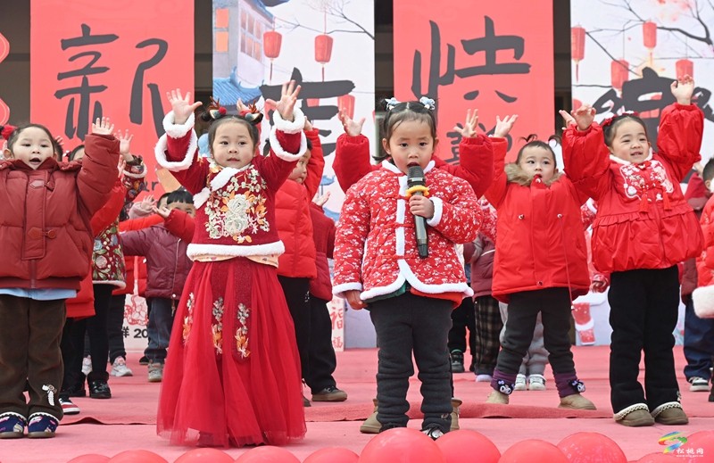 县第三幼儿园：欢喜迎新年