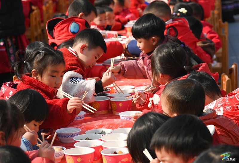 县第三幼儿园：欢喜迎新年