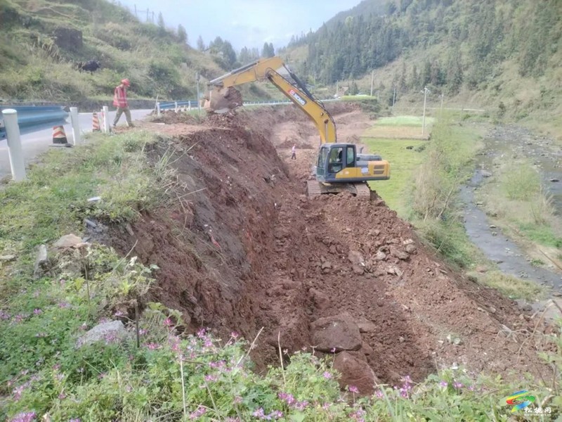 大干快上抓项目！松桃甘龙至永安公路改扩建工程正在建设