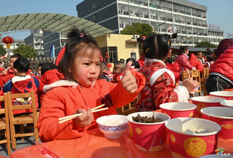 县第三幼儿园：欢喜迎新年