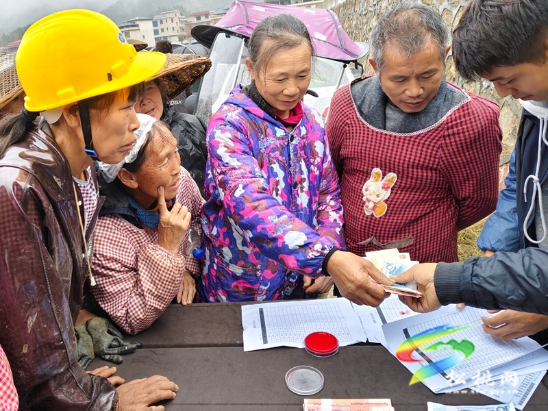 以产业“金钥匙”打开医保“缴费门” 普觉镇党建引领破解民生保障难题